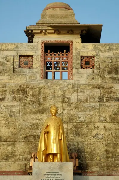 Hindistan, Gujarat, Jamnagar eyaletinden Kral Ranjit Singh 'in heykeli. 