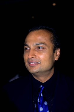 Anil Ambani Hindistan 'da yaşıyor.   