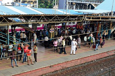 Dadar tren istasyonu, Mumbai, Maharashtra, Hindistan, Asya