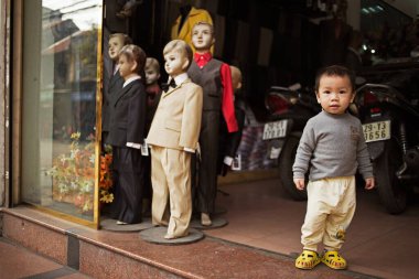 Çocuk ve mankenler, hanoi, Vietnam 