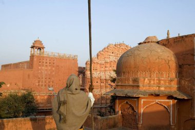 Rajasthani man looking at Hawa Mahal ; Jaipur; Rajasthan ; India clipart
