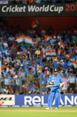 Hindistan 'ın Wankhede Stadyumu' nda oynanan 2011 ICC Dünya Kupası finalinde Hintli vurucu Sachin Tendulkar 2 Nisan 2011 tarihinde Hindistan ile Sri Lanka arasında oynanmıştır.