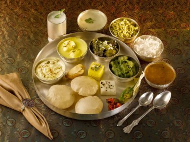 Hint yemeği Gujarati thali, Hindistan, Asya