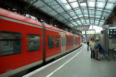 Modern Trenler Demiryolları, Köln Merkez Tren İstasyonu, Almanya