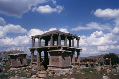 Kralların yapısı Hampi, Karnataka, Hindistan ve Asya 'da dengede. 