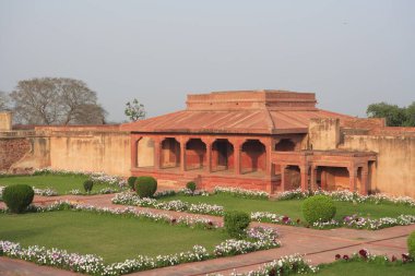 Diwan-e-Am in Fatehpur Sikri 16. yüzyılın ikinci yarısında yapılmış kırmızı kumtaşından, Babür İmparatorluğu 'nun başkenti Agra, Uttar Pradesh, Hindistan UNESCO Dünya Mirası 