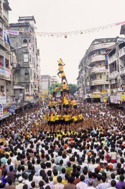 Janmashtami, Mumbai, Hindistan 'da kalabalık. 