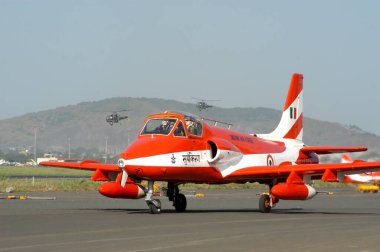 Surya Kiran, Hindistan Hava Kuvvetleri, Sahar Uluslararası Havalimanı, Chhatrapati Shivaji Uluslararası Havalimanı, Mumbai Bombay, Maharashtra, Hindistan 'da düzenlenen bir akrobatik gösteri ekibidir. 