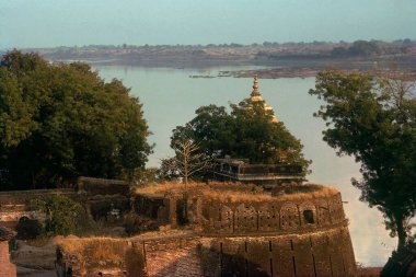 Ahilya fort, Narmada river, khargone, madhya pradesh, india, asia  clipart