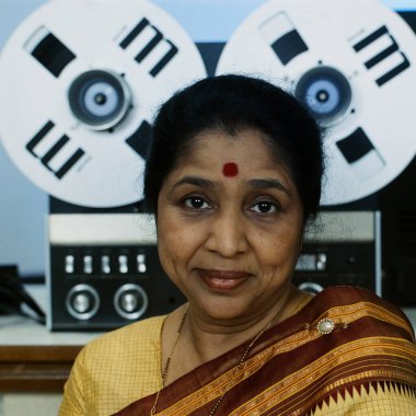 Asha Bhosle 'un Portresi, Hindistan, Asya