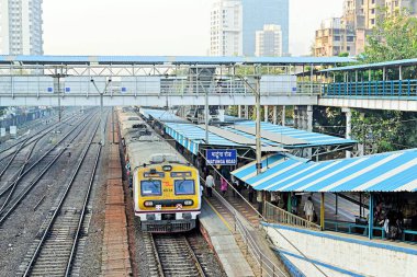Matunga Tren İstasyonu, Mumbai, Maharashtra, Hindistan, Asya 
