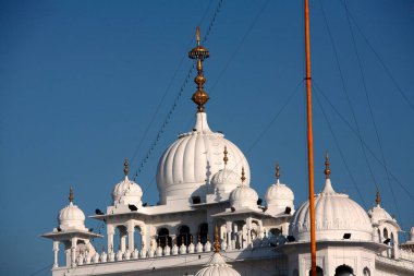 Anandpur Sahib Gurudwara 'nın Rupnagar, Punjab, Hindistan' daki Anandpur sahib şehrindeki yakın görüntüsü 