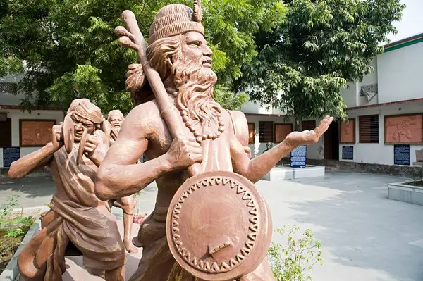 Kabir ve Sant 'ın heykeli şarkı söylüyor, varanasi, uttar pradesh, Asya, Hindistan