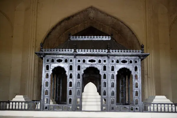 stock image Gol Gumbaz, built in 1659, Mausoleum of Muhammad Adil Shah II (1627-57) and his family caskets stand on raised platform in the center of the hall, Bijapur, Karnataka, India 