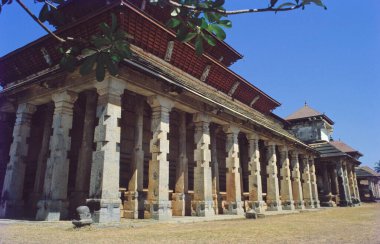 Karnataka Hindistan 'daki Moodabidra Tapınağı 