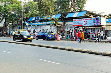 Mahim Kavşağı Tren İstasyonu Yolu, Mumbai, Maharashtra, Hindistan, Asya 