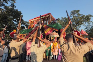 King royal outfit leading dussehra procession, jagdalpur, chhattisgarh, india, asia  clipart