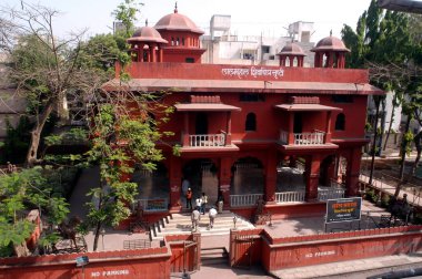Mula-Mutha nehrinin kıyısına Dadoji Konddeo tarafından inşa edilen Lal Mahal sarayı; Maharashtra; Hindistan