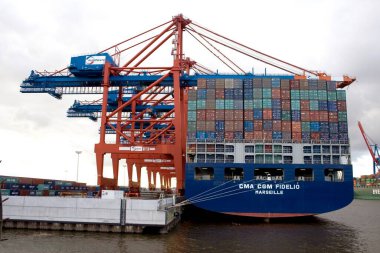 Gemi konteynırlarla dolu, Hamburg, Almanya, Avrupa 