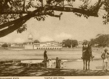 Tapınağın eski resmi ve iyi şimdi Gangajaly; Bhavnagar Bhavnagar ilçesi; Saurashtra; Gujarat; Hindistan