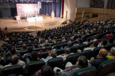 Hindistan Asya 'daki Tagore Hall Ahmedabad Gujarat seyircisi 