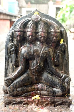 Pune Maharashtra 'daki Evren Tapınağı' nın yaratıcısı Lord Brahma 'nın heykeli.