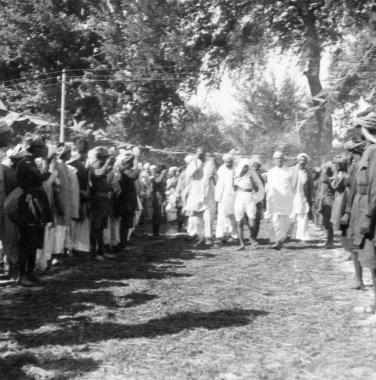 Khan Abdul Gaffar Khan, Mahatma Gandhi, Mahadev Desai ve diğerleri Mahatma Gandi 'nin Afganistan' a yaptığı ziyaret sırasında, Ekim 1938 