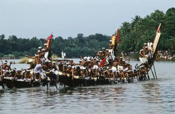 Onam Tekne Yarışı Festivali; Kerala 'da Yılan Teknesi Yarışı; Hindistan