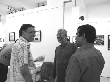 Prakash Ghadge, Jagdish Agarwal fotoğraf sergisi, Jehangir Sanat Galerisi, Mumbai, Maharashtra, Hindistan, Asya