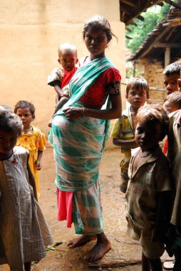 Ho kabileleri hamile kadın bebek, Chakradharpur, Jharkhand, Hindistan  
