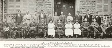 Katolik cemaatinden başka bir grup Katolik doktor, Bombay Mumbai, Maharashtra, Hindistan  