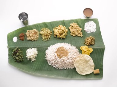 Güney Hindistan yemeği yeşil muz yaprağında servis edilir.