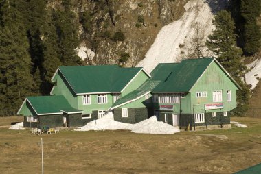 Buz Pahalgam Jammu ve Kashmir Hindistan Asya 'yı çevreledi.