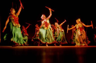 Halk dansları; garba dandia klasik dans; gujarat; Hindistan