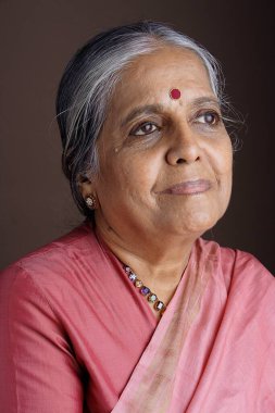 Dr. Vijaya Venkat Yakın plan portresi