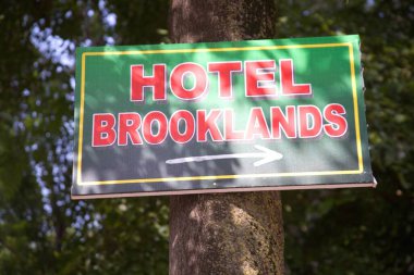 Srinagar, Jammu ve Kashmir, Hindistan 'daki Brooklyn Oteli' ne giden yol. 