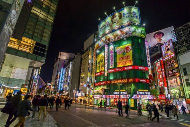 Arka ışıklandırma reklamı, Tokyo, Japonya 