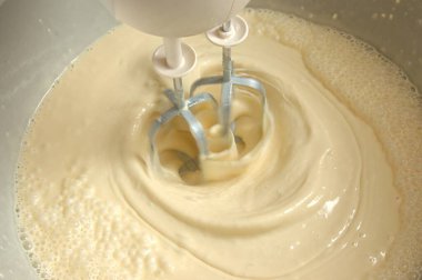 Yiyecek, yumurta, un, şeker, süt çırpma krep karıştırma, çırpma
