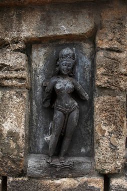 Mimarlık; chousath (64) yoginis tapınağı; Bhubaneswar; Orissa; Hindistan