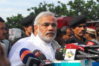 Bharatiya Janta Partisi genel başkanı ve Gujarat Narendra Modi 'nin başkanı Deccan Mücahitleri tarafından gerçekleştirilen terör saldırısı sonrasında medyaya verdiği röportajda; Hindistan 