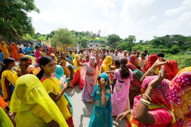 İnsanlar festivali kutluyor, Rajasthan, Hindistan   