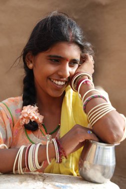 Kadın el ele tutuşmuş, Jodhpur, Rajasthan, Hindistan 