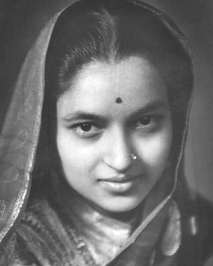 Eski klasik stüdyo portresi. Siyah beyaz. 1900 'lerin başında.