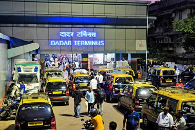 Dadar Tren İstasyonu Terminus girişi, Mumbai, Maharashtra, Hindistan, Asya  