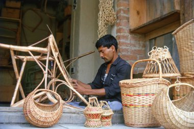 Sepet Yapan Adam, Hindistan