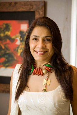 16 kitabın yazarı. A. Rashmi Uday Singh Kala Ghoda Sanat Fuarı, Bombay, Mumbai, Maharashtra, Hindistan   