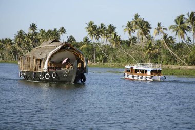 Kottayam 'dan Alleppey' e ya da Alappuzha, Kerala, Hindistan 'daki tekneler. 