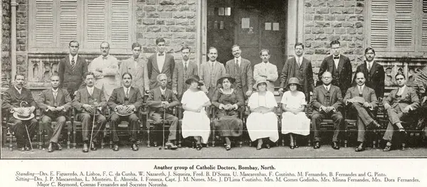 Katolik cemaatinden başka bir grup Katolik doktor, Bombay Mumbai, Maharashtra, Hindistan  
