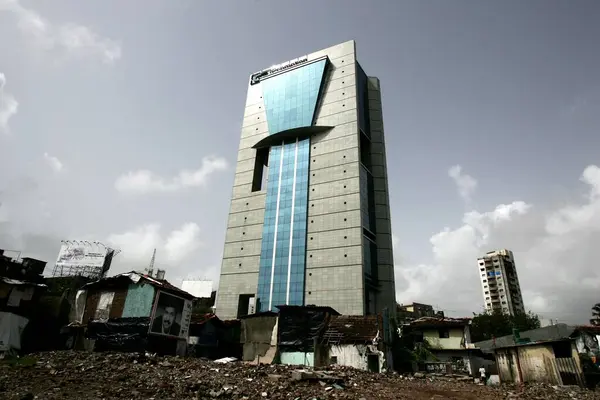 stock image Newly constructed corporate P&G building standing tall amidst slums in Worli, Bombay Mumbai, Maharashtra, India 