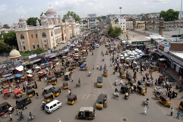 Hükümet Nizamia Tibbi Koleji Charminar, Hyderabad, Andhra Pradesh, Hindistan 'a komşu.